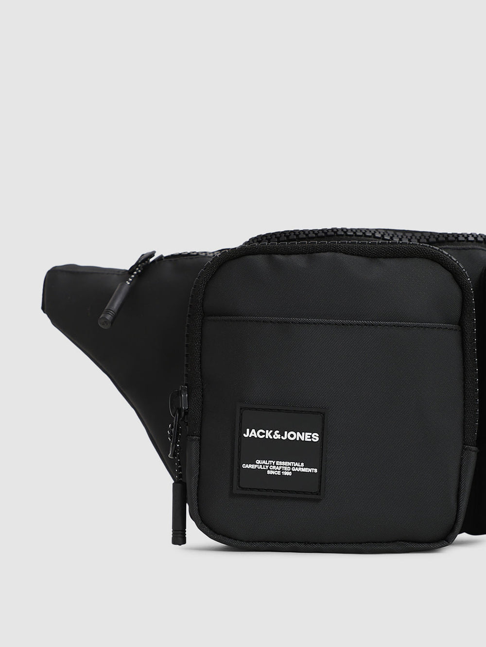 BLACK CHESTPACK