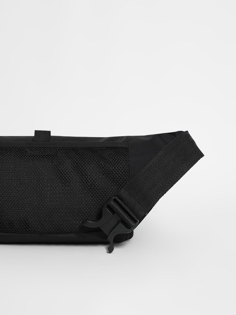 BLACK MESH BUMBAG