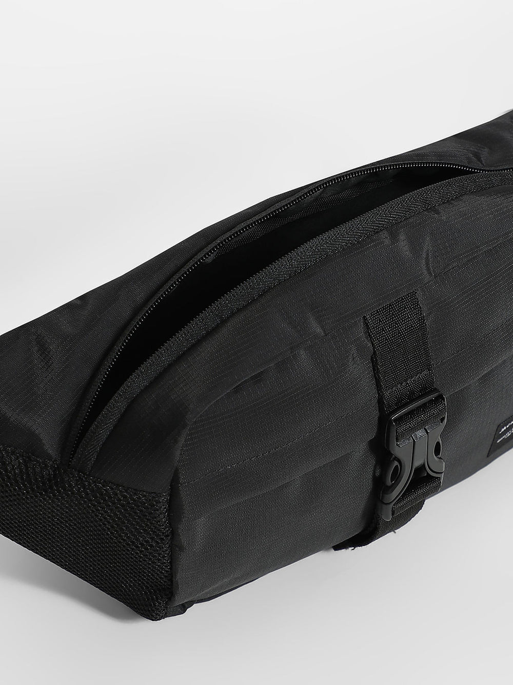 BLACK MESH BUMBAG