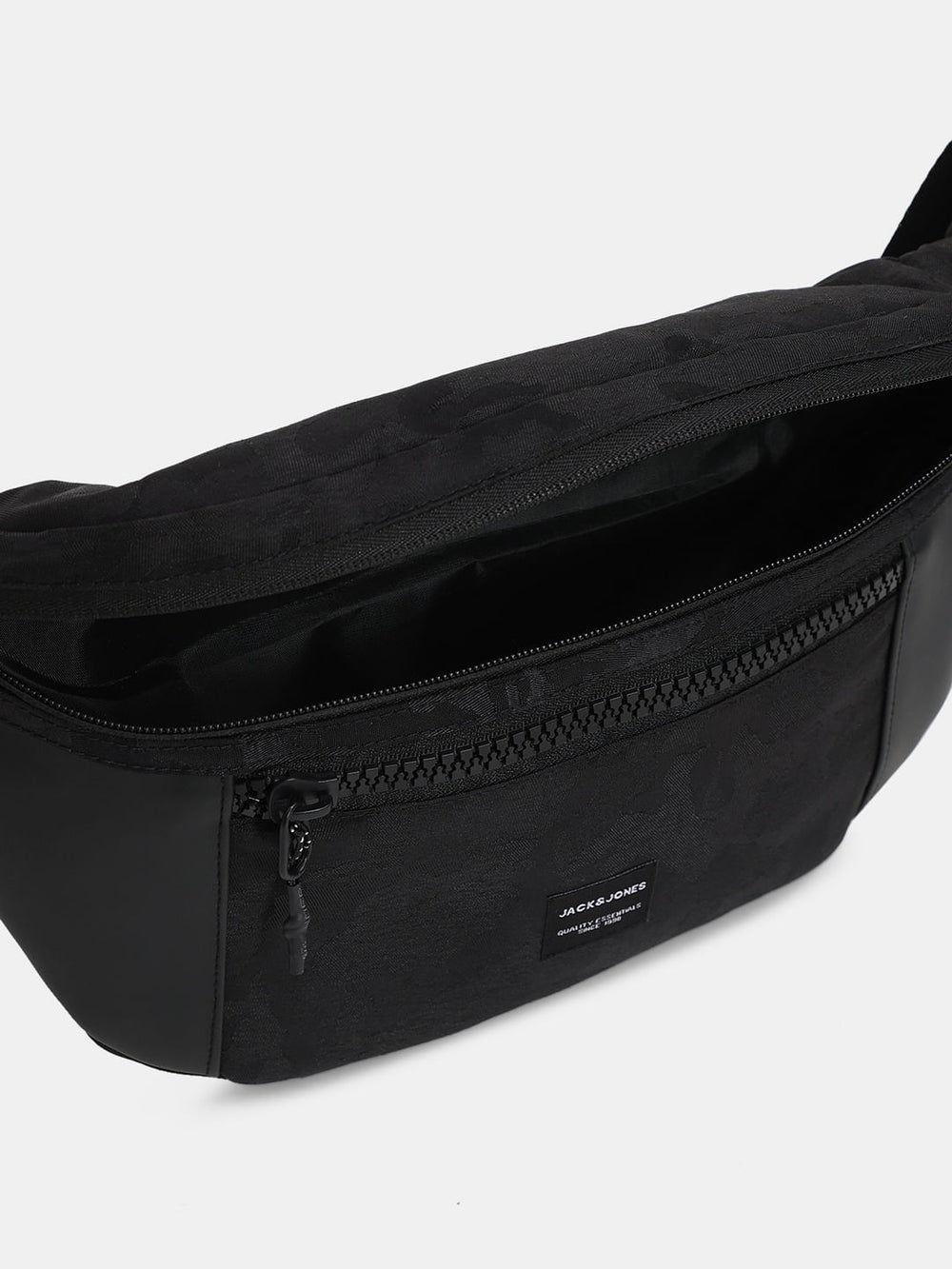 BLACK CAMO PRINT CHESTPACK