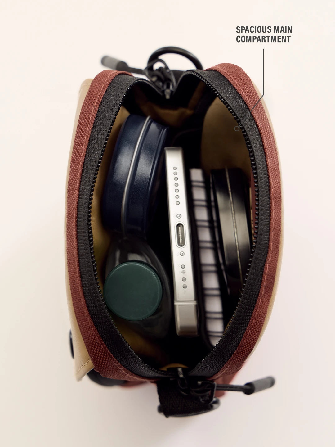 Peanuts: Snoopy Sling Bag