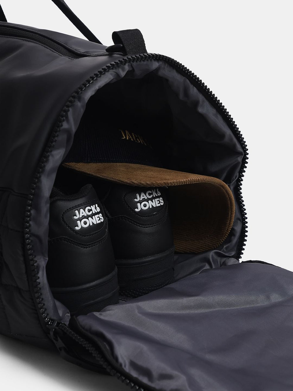 BLACK QUILTED DUFFLE BAG