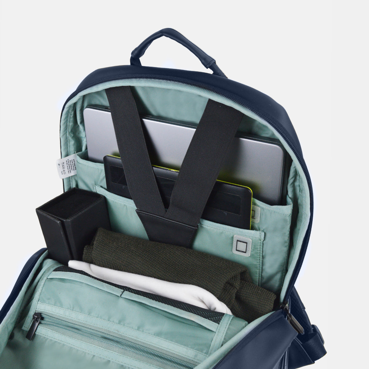 THE SLIM LINES | NAVY BACKPACK