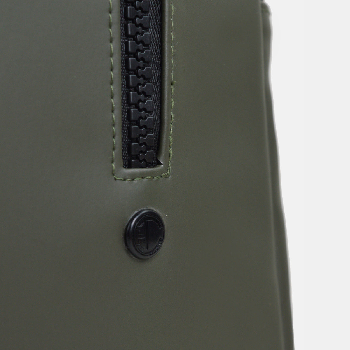 THE SLIM LINES | OLIVE BACKPACK